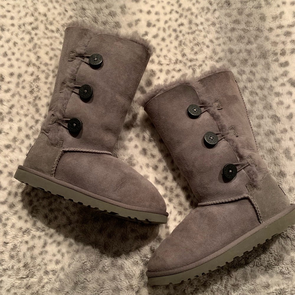 Gray UGG Bailey Button Triplet (Size 4)
